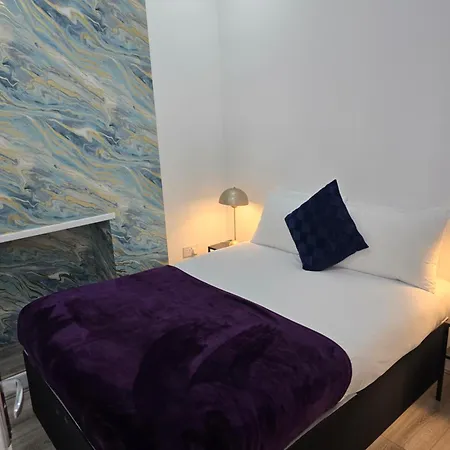 The Grand Four Bed Getaway- Sleeps 9-free On Street Parking
